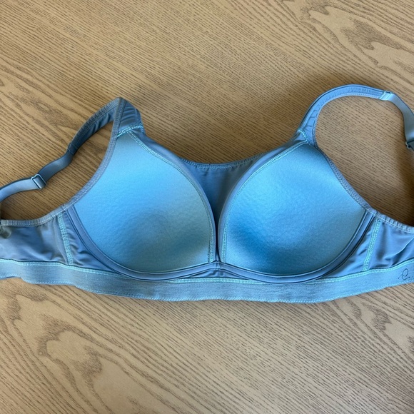 32D Lululemon Sports Bra - Picture 2 of 7